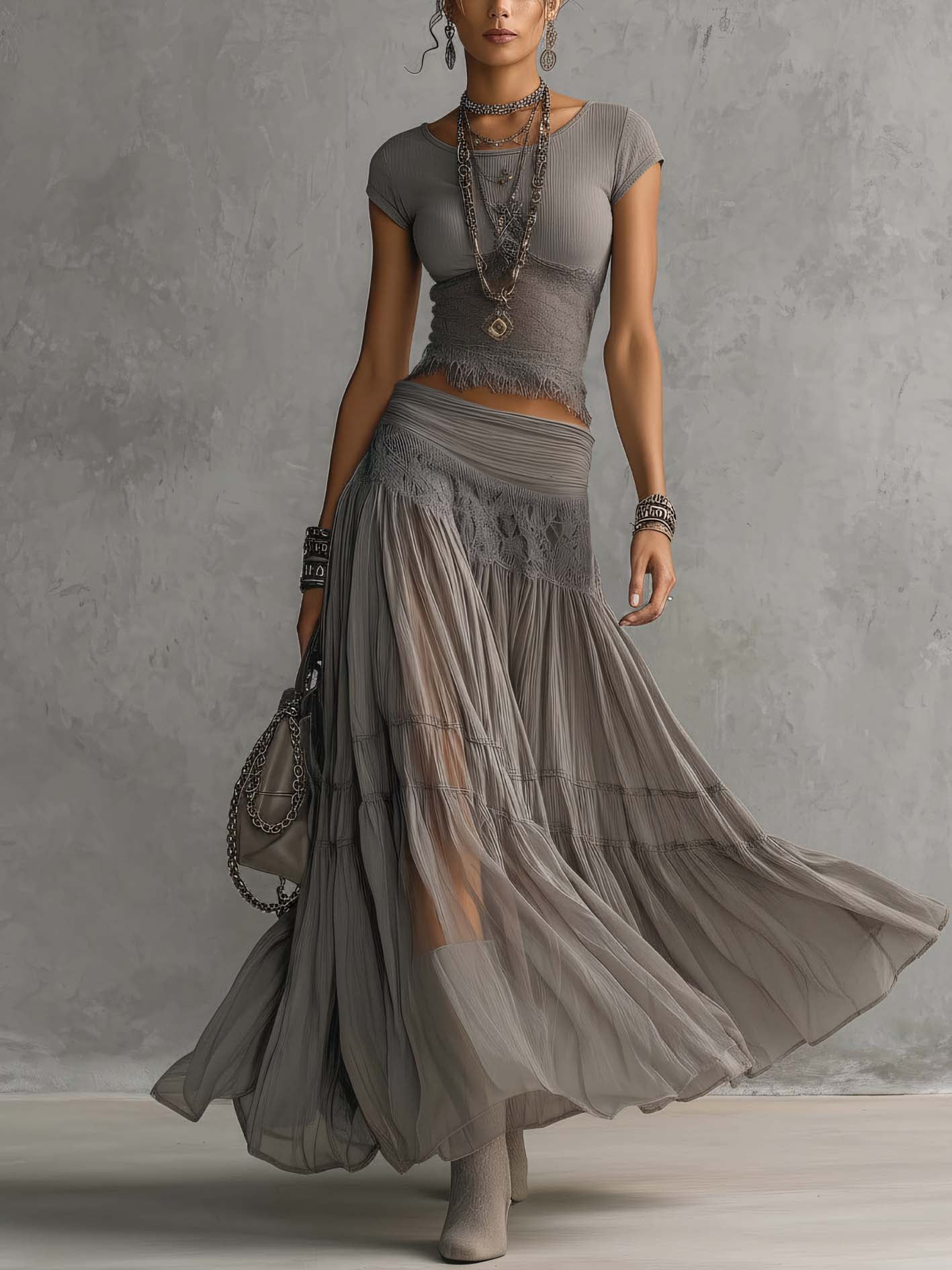 Conjunto de Top de Encaje Transparente y Falda Maxí Plisada en Gris