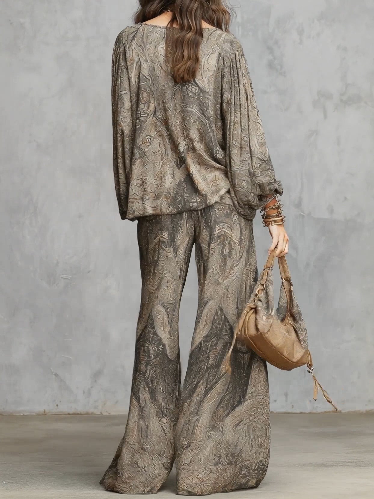 Top de Manga Larga con Patrón Paisley Gris y Traje de Pantalones de Pierna Ancha