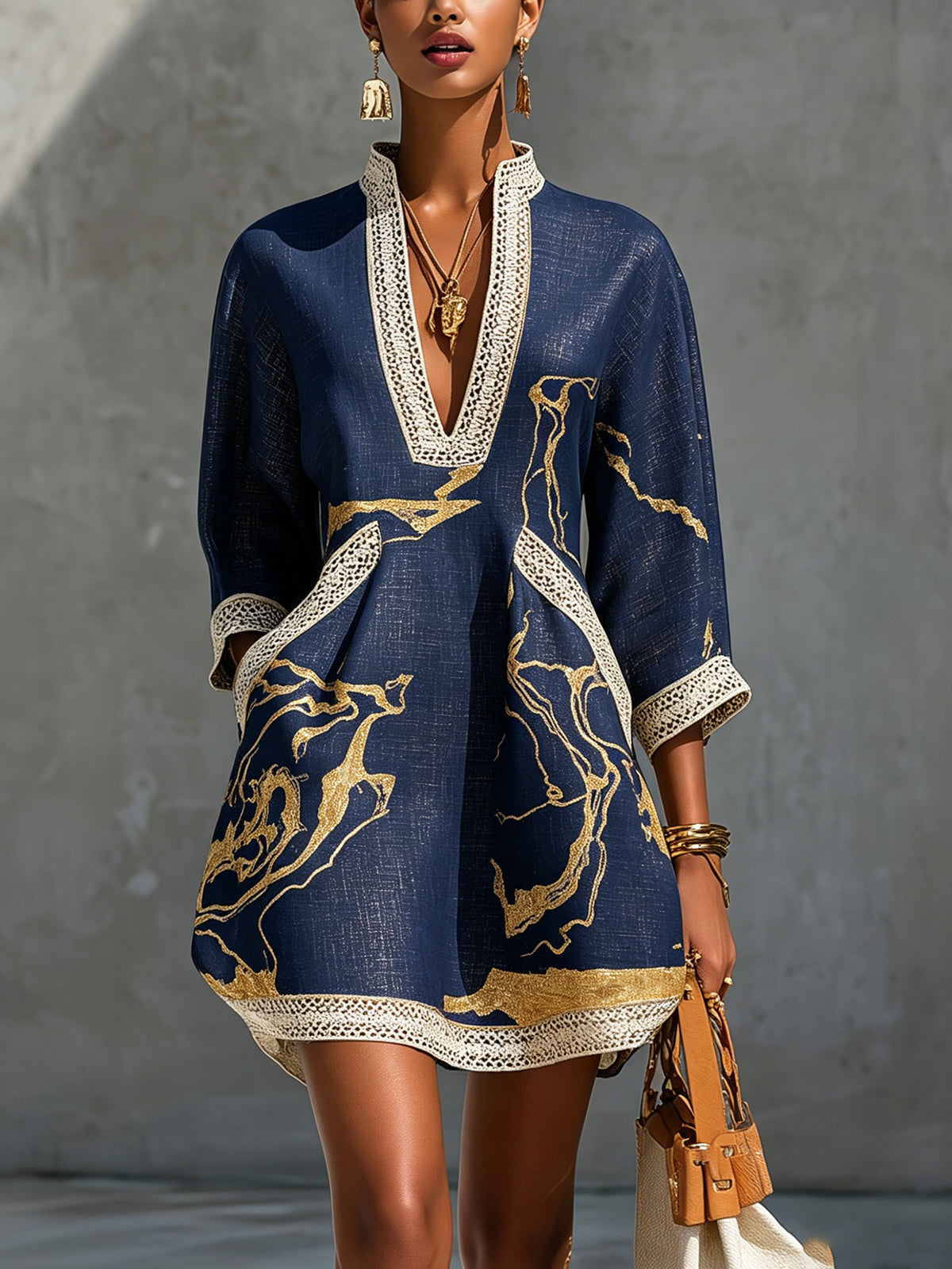 Vestido Mini de Encaje de Ganchillo con Escote en V Impreso en Oro Marino