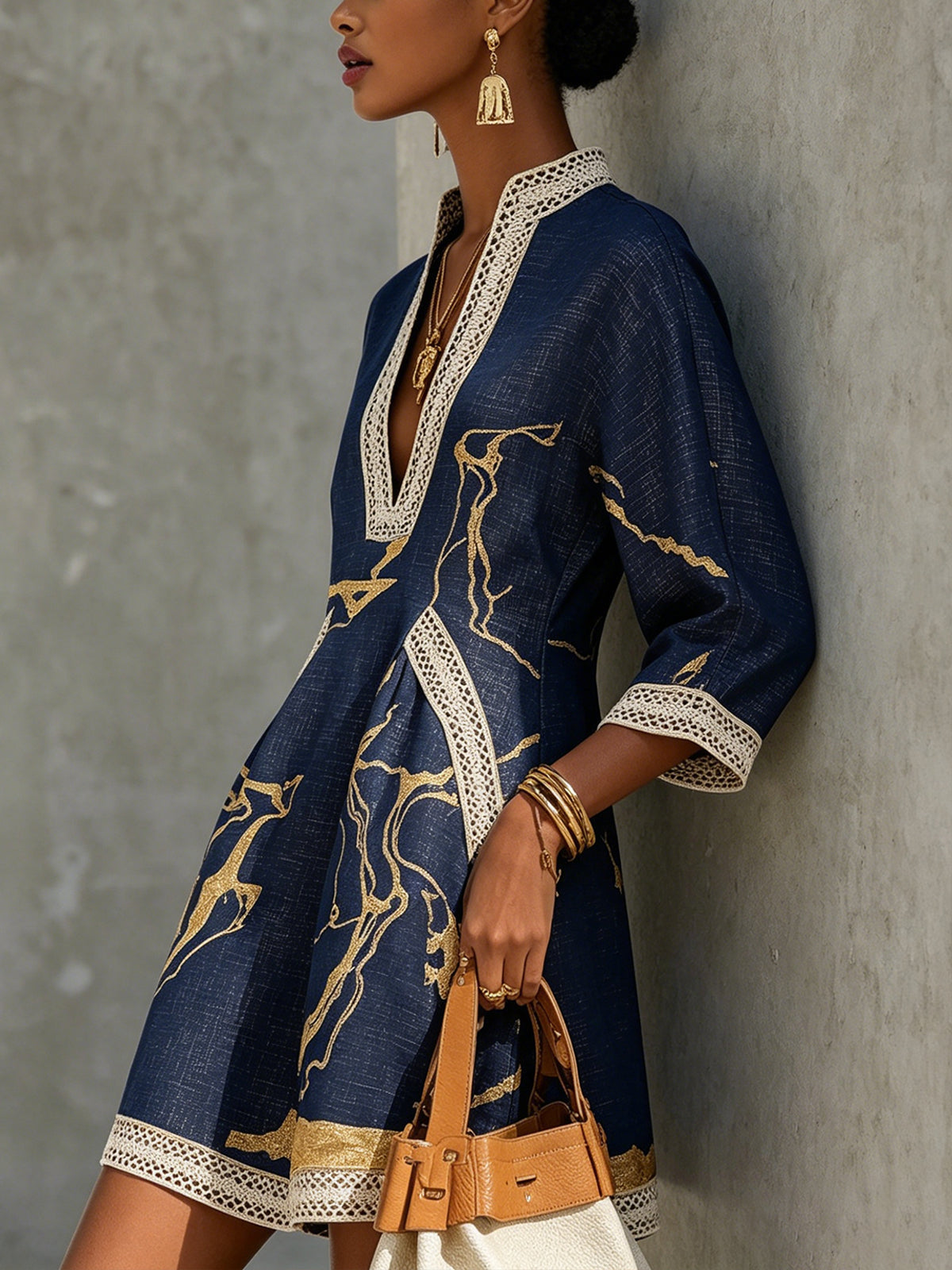 Vestido Mini de Encaje de Ganchillo con Escote en V Impreso en Oro Marino