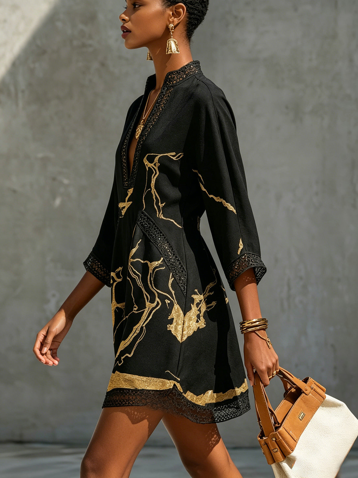 Vestido Mini de Encaje de Ganchillo con Estampado de Oro Negro