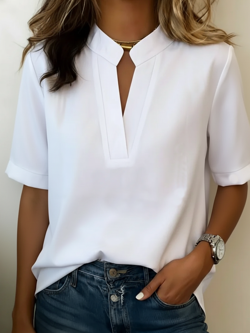 Margaux | Chic Blus med V-ringning och Guld Detalj