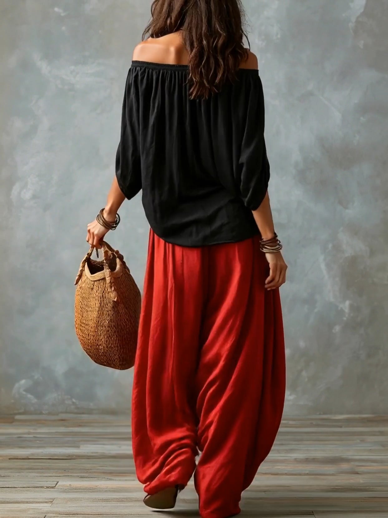 Top Negro Off-shoulder y Pantalones Lantern Rojos Holgados