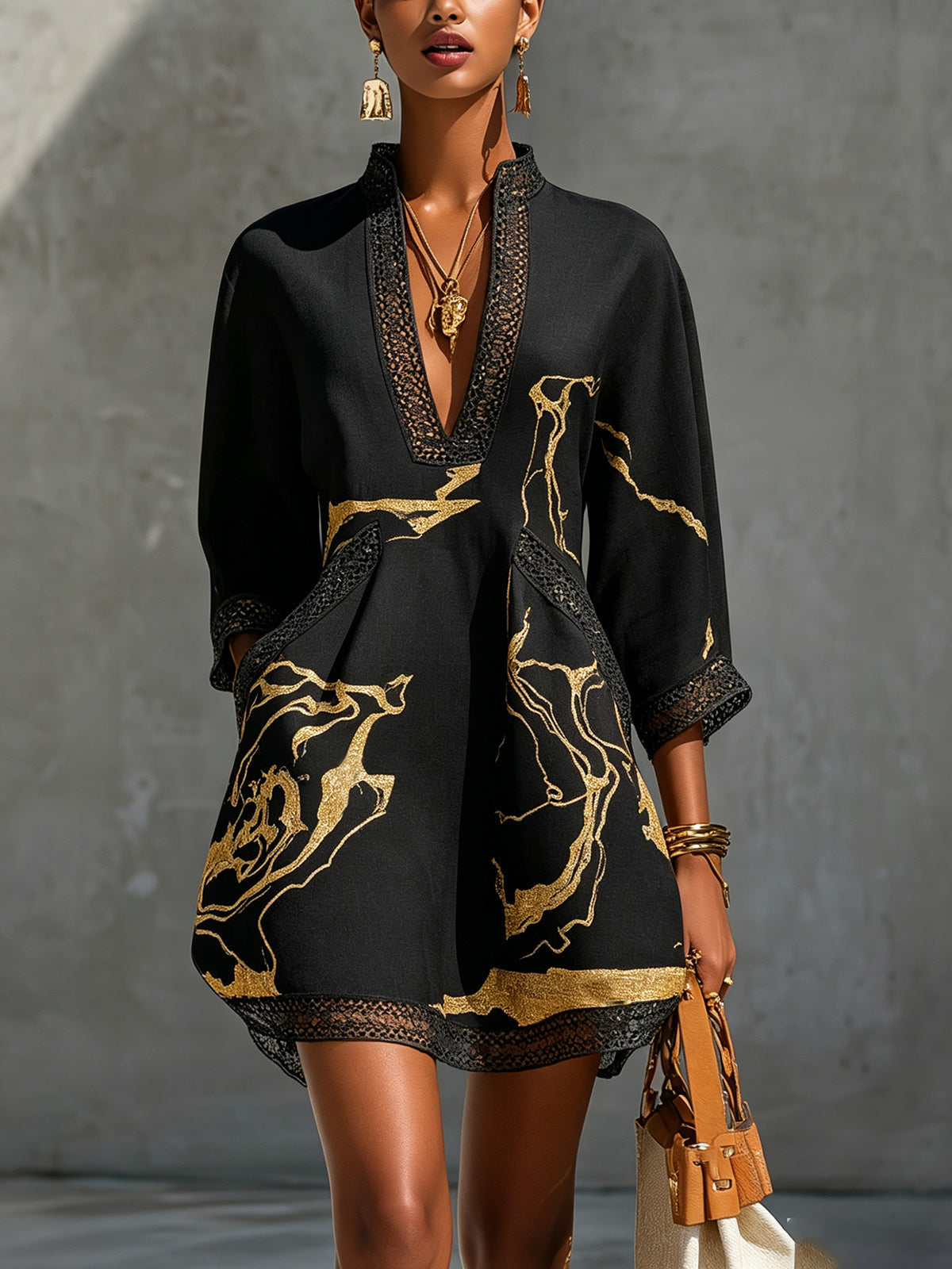 Vestido Mini de Encaje de Ganchillo con Estampado de Oro Negro